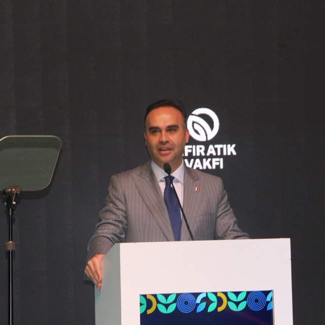 Bakan Kacır: "Sanayi devriminden bu yana yaklaşık 1,5 derece ısınan yerküre...
