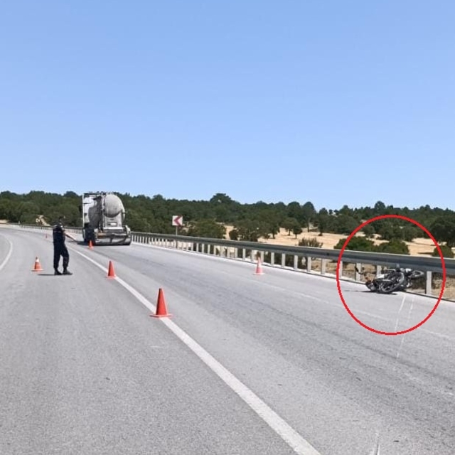Beton mikserinin çarptığı motosikletin sürücüsü öldü, 13 yaşındaki kızı ağı...
