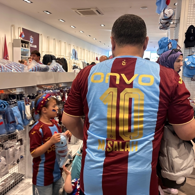 Trabzon'da Muhammed Salah forması çılgınlığı devam ediyor