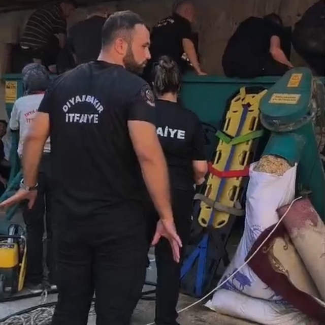 Hayvan yemi makinesine kapılan işçi ağır yaralandı
