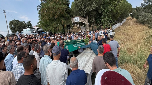 Minik Fikri gözyaşları ve dualarla son yolculuğuna uğurlandı