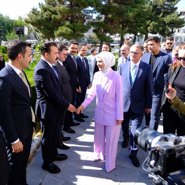 Aile ve Sosyal Hizmetler Bakanı Göktaş Van'da