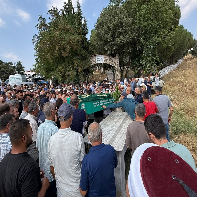 Minik Fikri gözyaşları ve dualarla son yolculuğuna uğurlandı