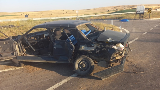 Yozgat'ta otomobil ile minibüs çarpıştı: 2 kişi hayatını kaybetti