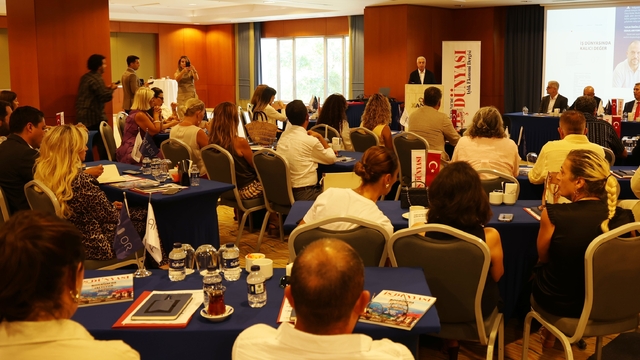 "Ekonomiye Yön Verenler Zirvesi" iş dünyasının önde gelen isimlerini Bodrum'da bir araya getirdi
