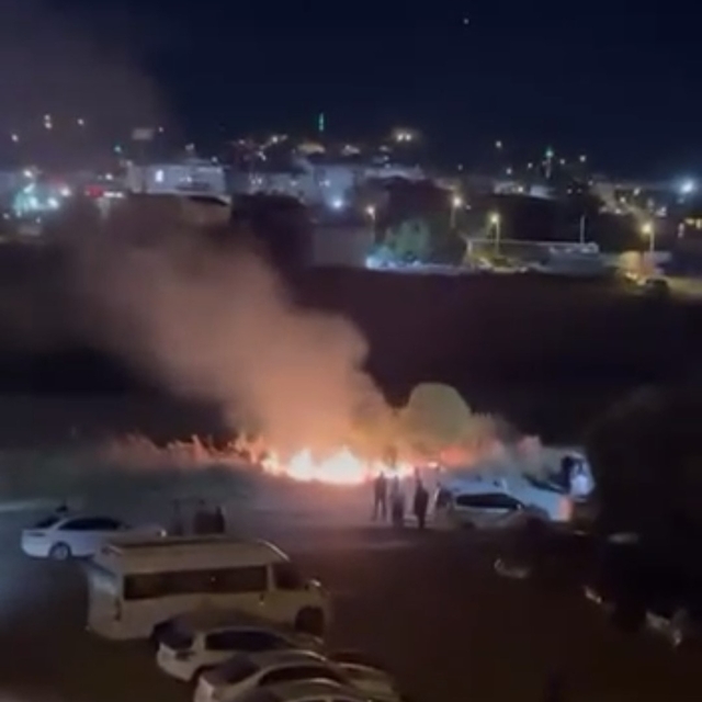 Düğünde atılan havai fişek yangın çıkardı