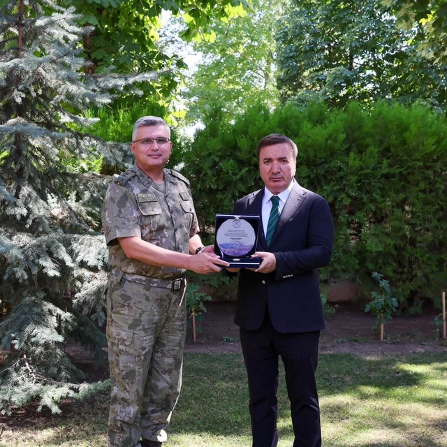 YAŞ kararıyla emekliye ayrılan Tümgeneral Ataç'tan Vali Aydoğdu'ya veda ziy...