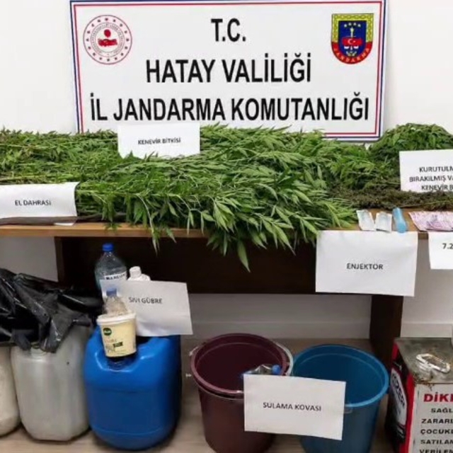 Dinlenme tesisine terk edilmiş halde bırakılan otomobildeki 3 şırınga zehir...