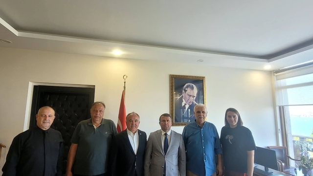 Ayvalık Ticaret Odası'ndan Kaymakam Ömer Çimşit'e hayırlı olsun ziyareti