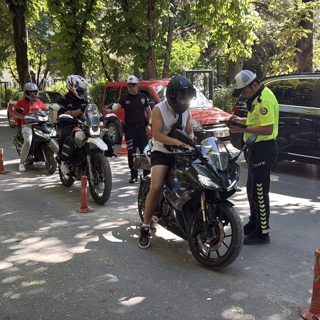 Eskişehir'de motosiklet denetimde 600 bin TL ceza kesildi
Kontrolü yapılan...