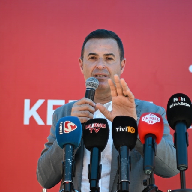 Büyükşehir'den Kepsut'a Kent Lokantası ve dev altyapı yatırımı
Başkan Akın:...