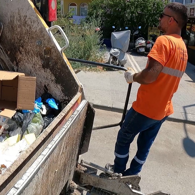 Temizlik emekçilerinin bir günü aksiyon kamerasına yansıdı