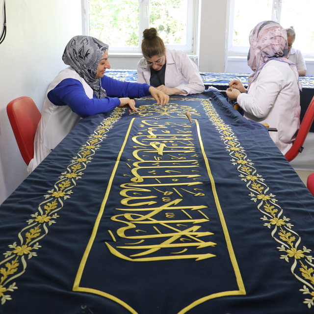 3'üncü Selim'in türbesinin örtüsü, Diyarbakır'da ilmek ilmek işleniyor
