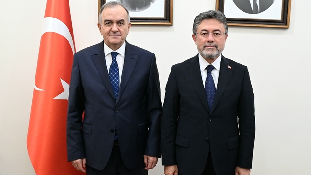 MHP'li Akçay üzüm üreticisinin sözcüsü oldu