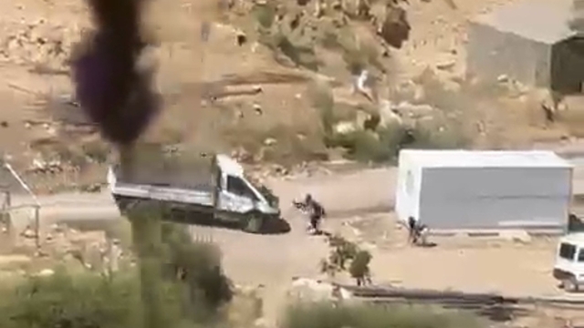 Adıyaman'da dehşet görüntüler: Kamyonetle çarptığı şahsı metrelerce fırlattı
7 kişinin yaralandığı kavganın görüntüleri ortaya çıktı
