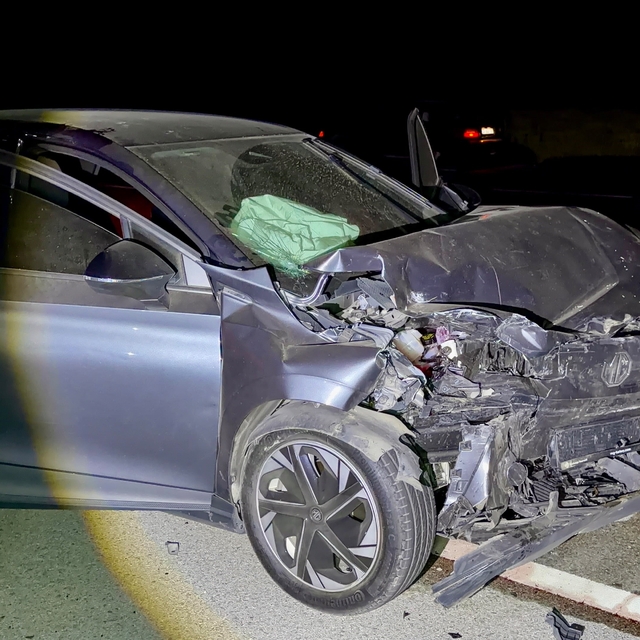 Otomobille hafif ticari araç çarpıştı:8 yaralı
