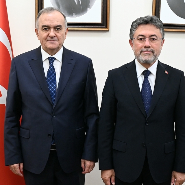 MHP'li Akçay üzüm üreticisinin sözcüsü oldu