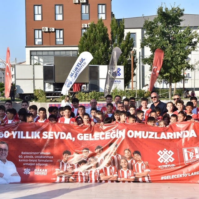 100 bin forma kampanyasına Altıeylül'den anlamlı destek
Altıeylül'de minik...