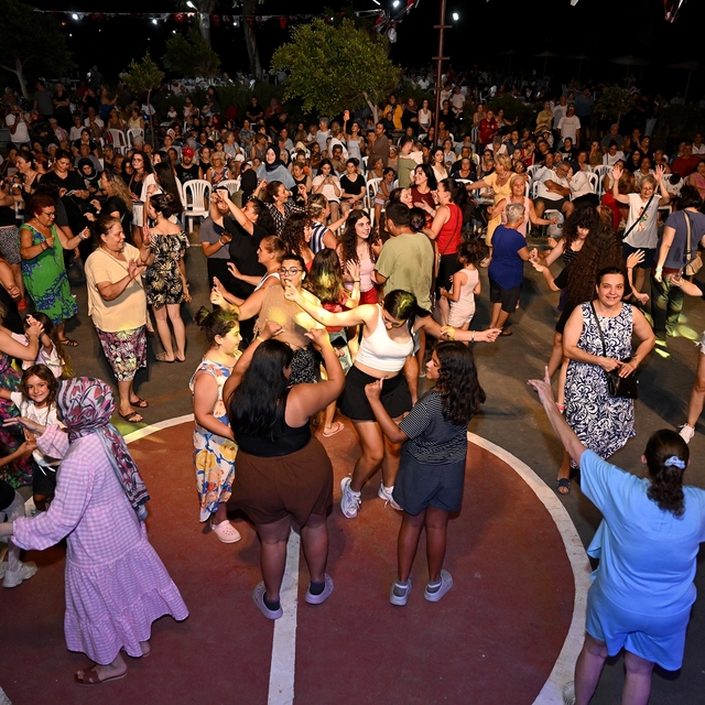 Mersin'de 'Yaz Dostum' konserleri vatandaşları müzikle buluşturuyor