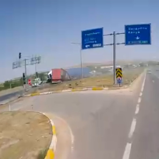 Konya'da 1 kişinin öldüğü, 10 kişinin yaralandığı kaza kamerada