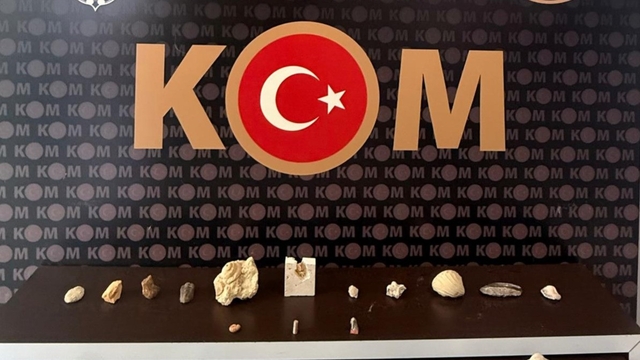 Antalya'da 22 adet kaçak tarihi eser yakalandı