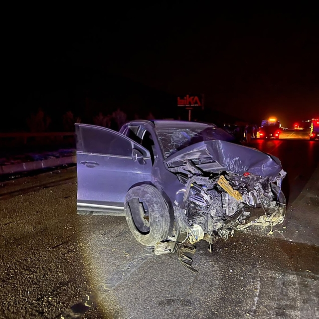 Kula'da kontrolden çıkan otomobil karşı şeride geçti: 4 yaralı