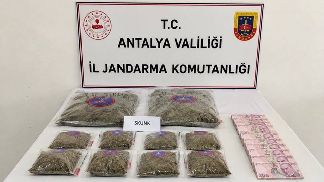Antalya'da 5 kilogram skunk esrar maddesi ele geçirildi