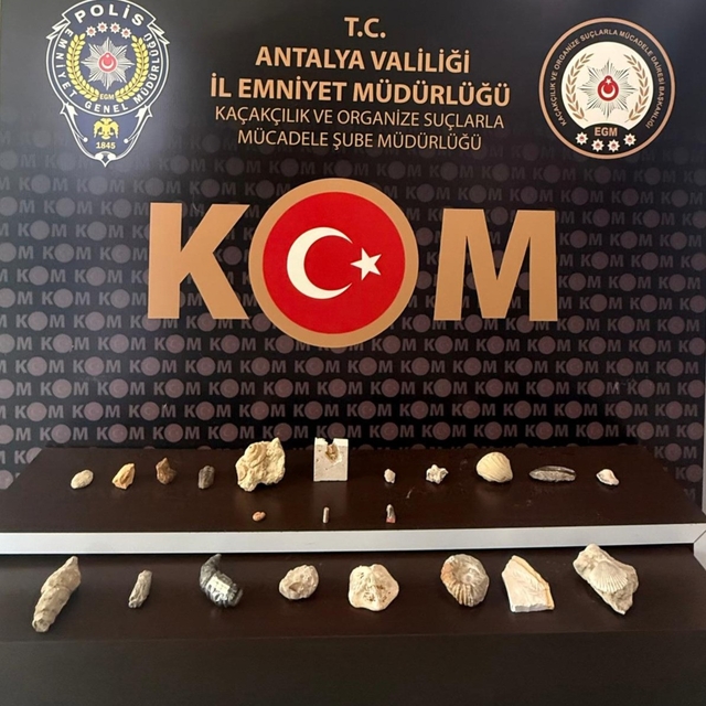 Antalya'da 22 adet kaçak tarihi eser yakalandı
