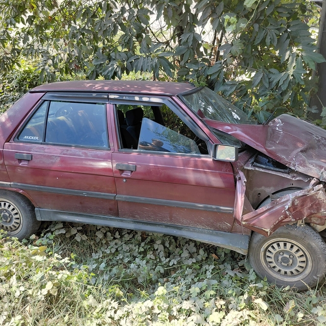 Otomobil boş kulübeye çarptı: 1 yaralı