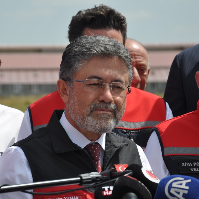 Bakan Yumaklı Kars'ta GEKİS'i tanıttı: Büyükbaş hayvancılıkta "dijital kiml...