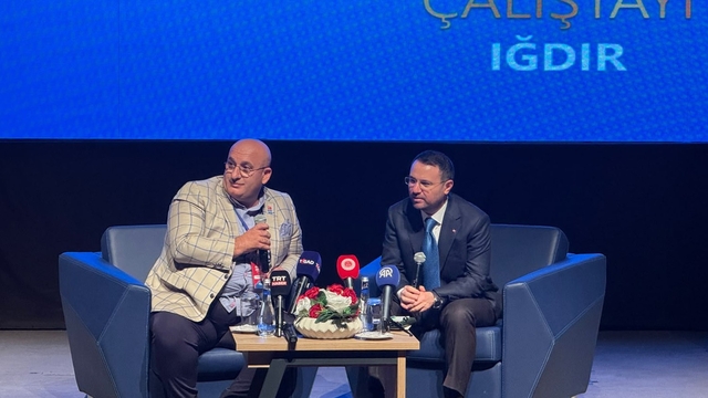 Bakan Gürlek: "Türkiye artık eski Türkiye değil. Eski Türkiye'de şahıslar güçlüydü. Bugün ise devlet güçlü, kurumlar güçlüdür"
"Vatandaşlarımızın yüzde 91'i "Terörsüz Türkiye" sürecini destekliyor"
"Bazı kanun uygulamalarında ve hâkimlerimizin yapay zekâdan faydalanabilmesi konusunda çalışmalar yürütüyoruz"
"Gazilerimizi ve şehit ailelerimizi incitecek bir düzenleme yapmadık, yapmayız"