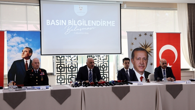 Diyarbakır Valisi Zorluoğlu: "Zehir tacirlerinin başını ezeceğiz"
"Asayiş suçlarında en çok olay azalan iller sıralamasında otuz büyük şehir içerisinde ikinci sıradayız"
"Meydana gelen kurşunlama hadiselerinin yarısından fazlası esasında tamamıyla ikili anlaşmazlıklardan kaynaklanıyor"