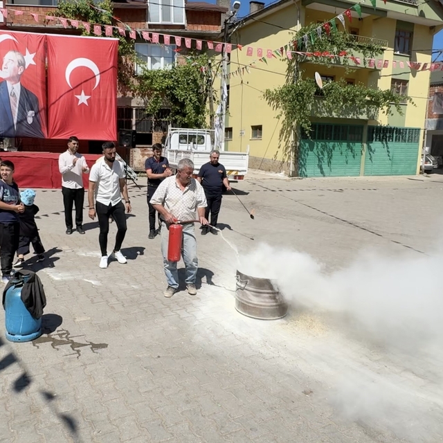 Köyde kendi yangın söndürme sistemini kurdular, itfaiyeden eğitim aldılar