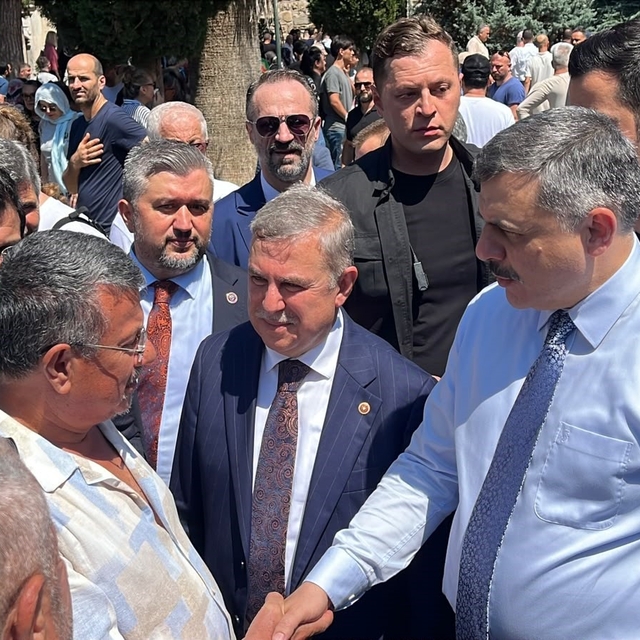 İçişleri Bakanı Çiftçi, cuma ve cenaze namazlarına katıldı