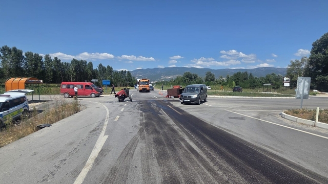 Tokat'ta traktör ile hafif ticari araç çarpıştı: 1'i ağır 5 yaralı