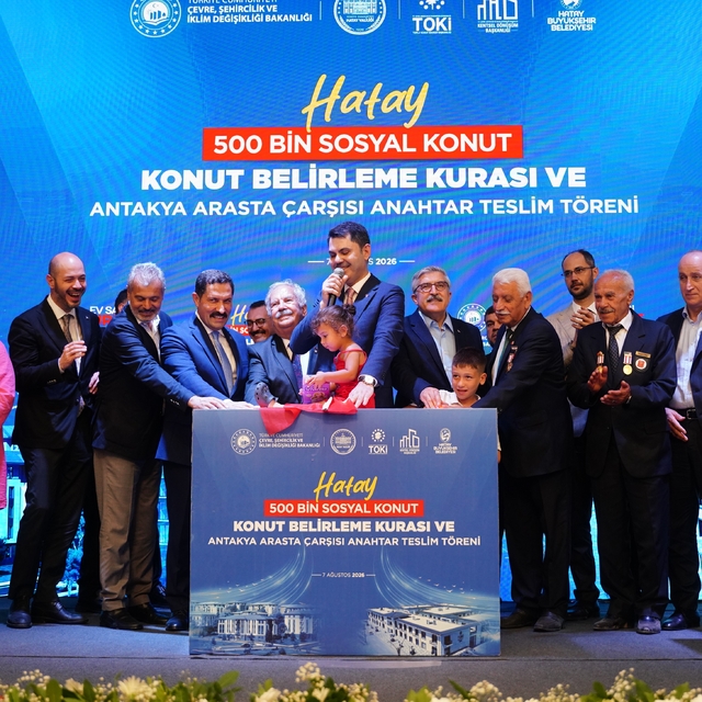Bakan Kurum'un katılımıyla Hatay'da 8 bin 500 hak sahibinin konutu belirlen...