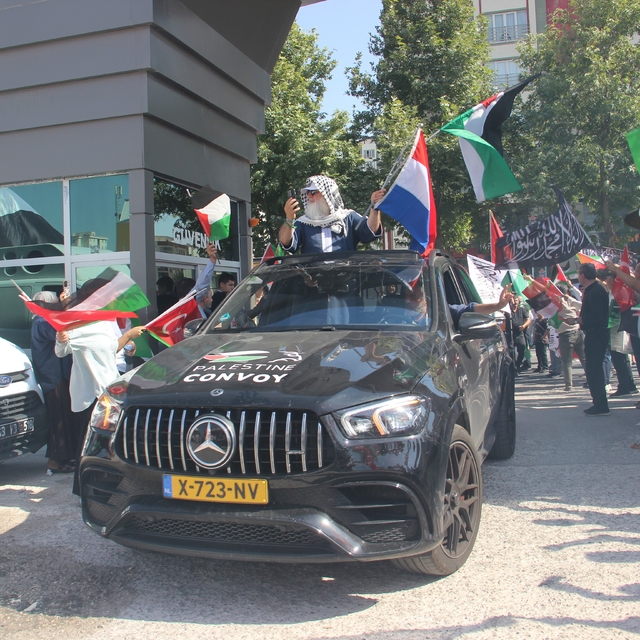 Şanlıurfa'da Filistin konvoyuna görkemli karşılama