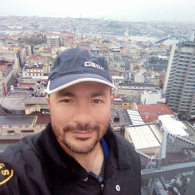 Devrilen traktörün altında kalan sürücü hayatını kaybetti