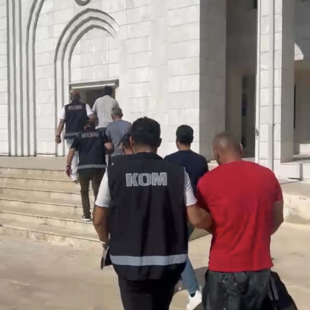 Milas'ta para istedikleri kişilerin araçlarını kurşunlayan 3 şüpheli tutukl...