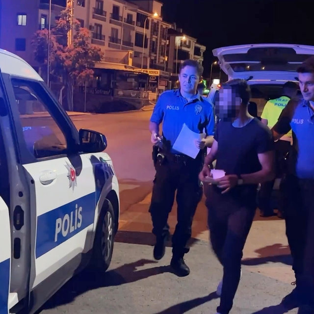 Gurbetten izne geldi, alkollü yakalanınca ehliyetine el konup gözaltına alı...