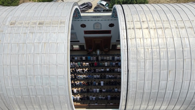 Bursa'daki 'Sunrooflu Cami' mimarisiyle dikkat çekiyor
Bu cami görenleri hayrete düşürüyor: Kubbesi tek tuşla açılıyor