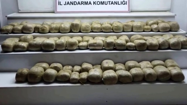 Yüksekova'da zehir tacirlerine darbe: 253 kilogram esrar ele geçirildi