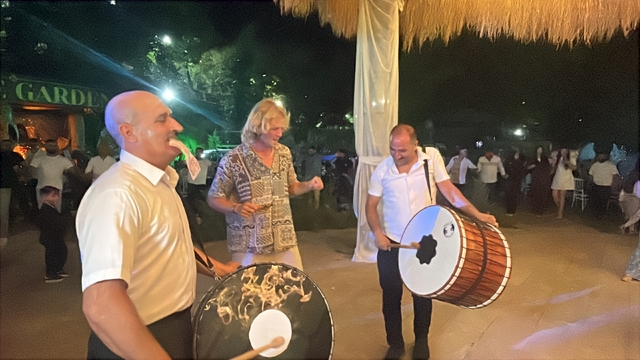 Binlerce kilometreden geldiler, Nevşehir'de halay çektiler