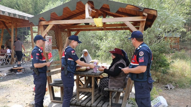 Jandarmadan Yakupabdal Tabiat Parkı'nda orman yangını bilgilendirmesi