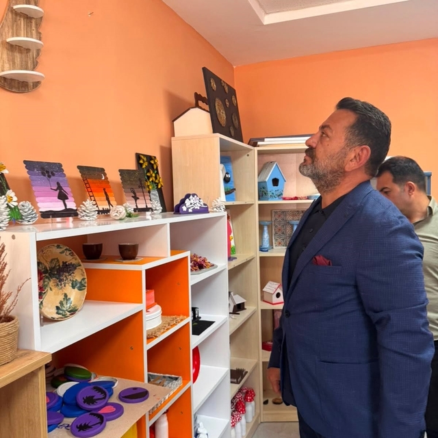 Bilecik'te özel ihtiyaçlı gençlerin el emeği eserleri beğeni topladı