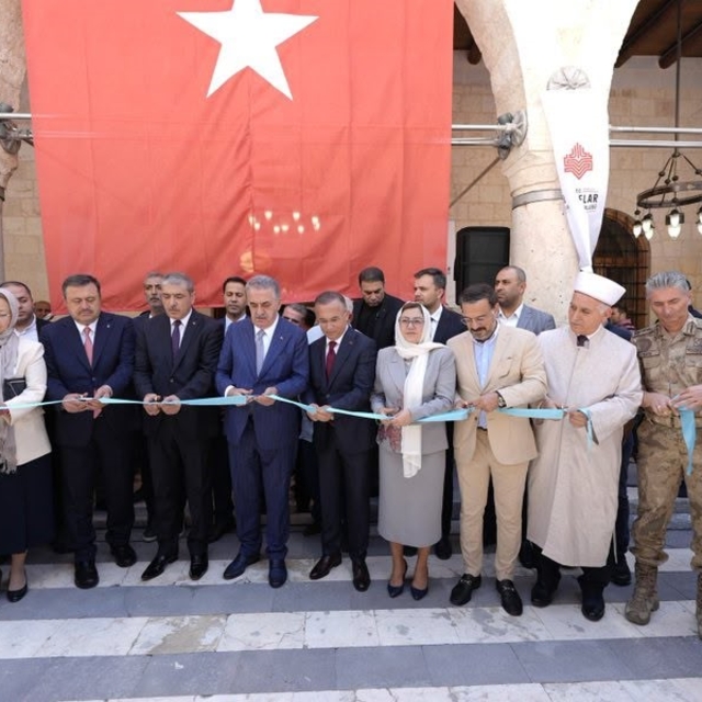 Depremde hasar alan tarihi Ömeriye Cami yeniden ibadete açıldı
Vakıf Kültür...