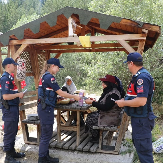 Jandarmadan Yakupabdal Tabiat Parkı'nda orman yangını bilgilendirmesi
