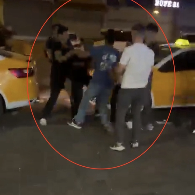 Diyarbakır'da tekmeli yumruklu kavga kamerada