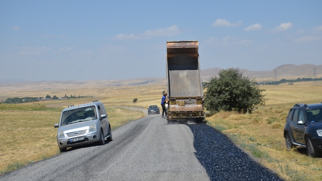 Uzgörür'de asfalt ve altyapı çalışmaları sürüyor