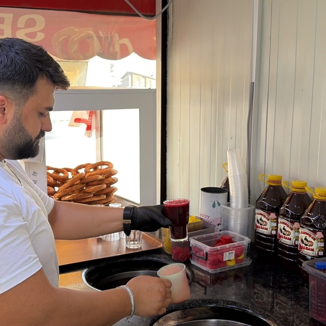 Çukurova sıcağında şalgam ve simit vatandaşların vazgeçilmezi oldu